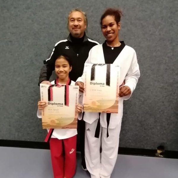 2e Poom/Dan voor Malika Ismail en Damaris Inees